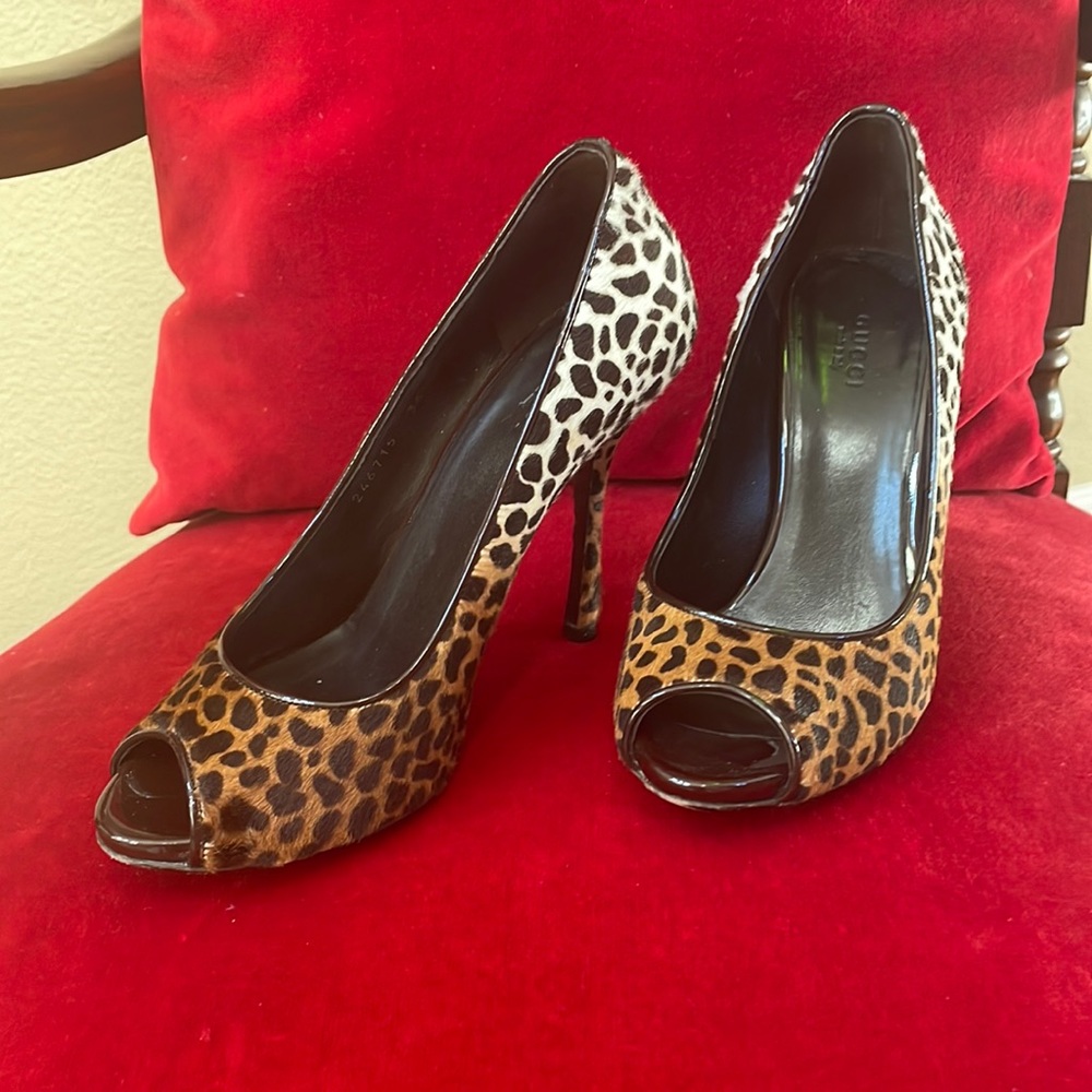 Gucci beautiful rare pony hair open toe pumps